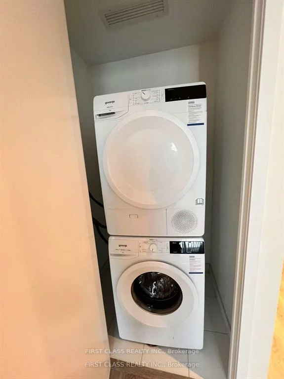 195, Commerce, Vaughan Corporate Centre, Vaughan