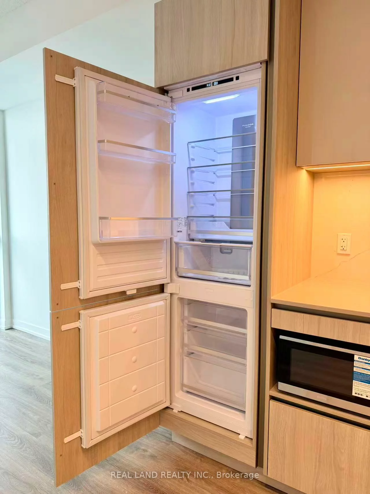 8, Interchange, Vaughan Corporate Centre, Vaughan