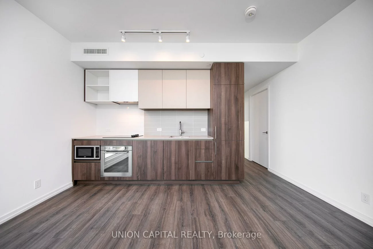 1000, Portage, Vaughan Corporate Centre, Vaughan