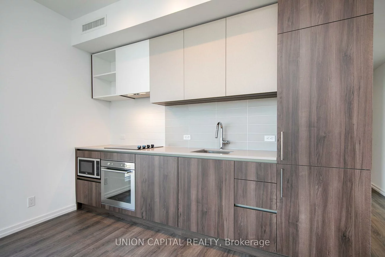 1000, Portage, Vaughan Corporate Centre, Vaughan