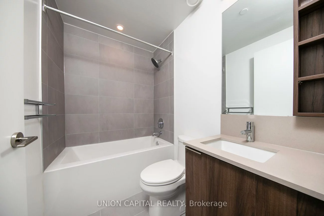 1000, Portage, Vaughan Corporate Centre, Vaughan