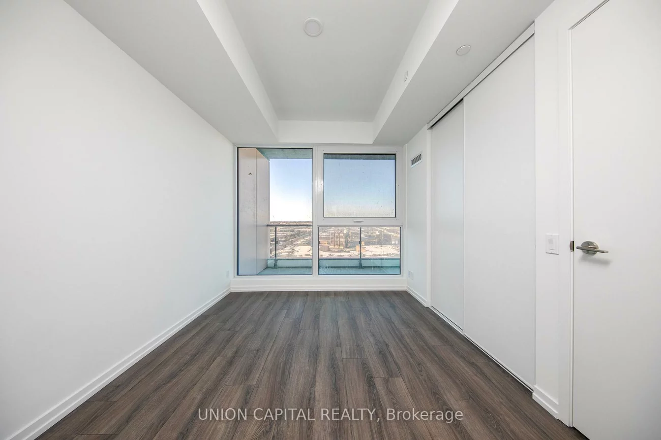 1000, Portage, Vaughan Corporate Centre, Vaughan