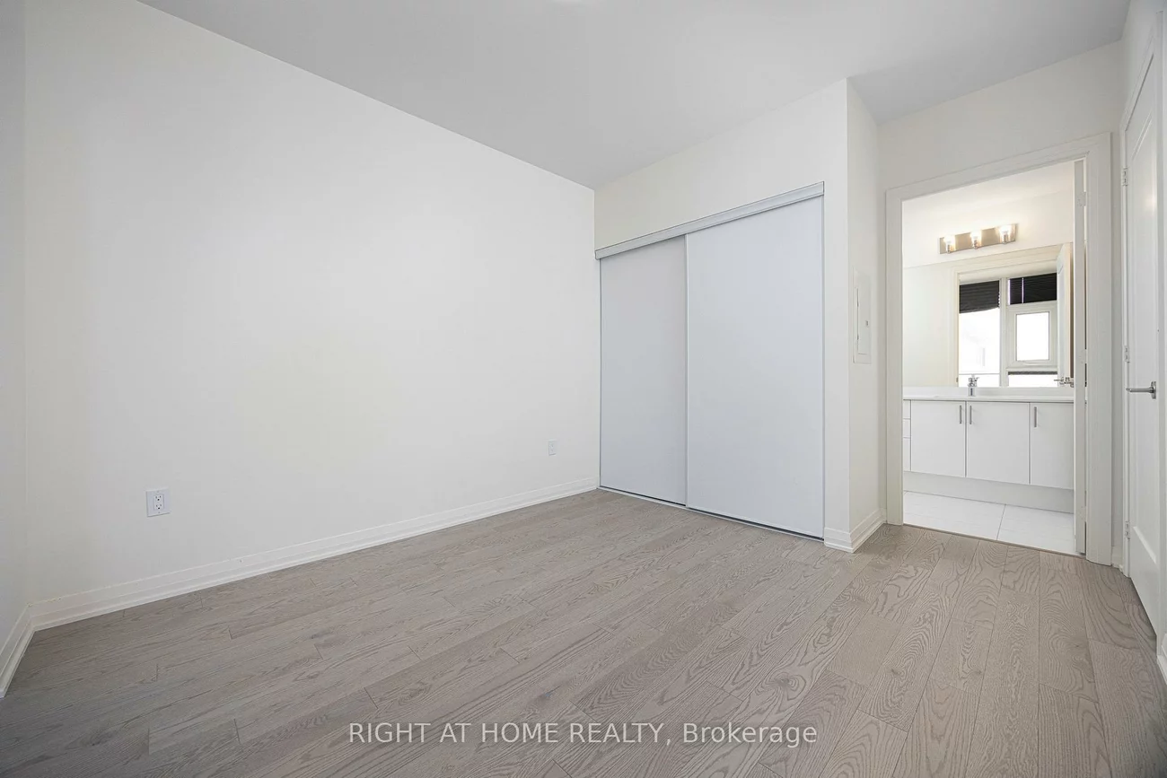 8960, Jane, Vellore Village, Vaughan