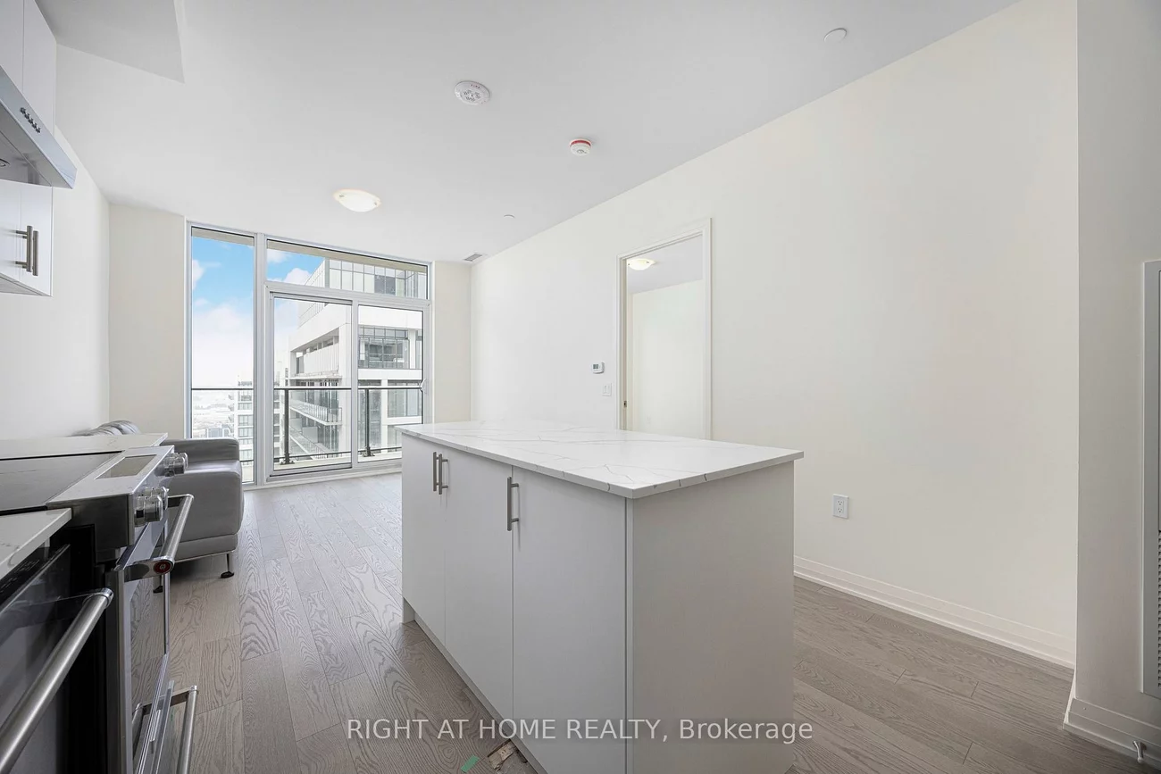 8960, Jane, Vellore Village, Vaughan