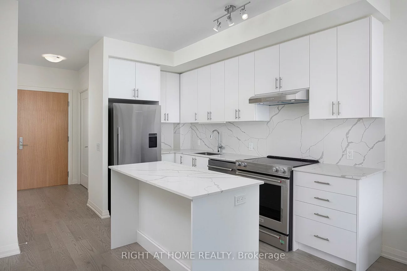 8960, Jane, Vellore Village, Vaughan