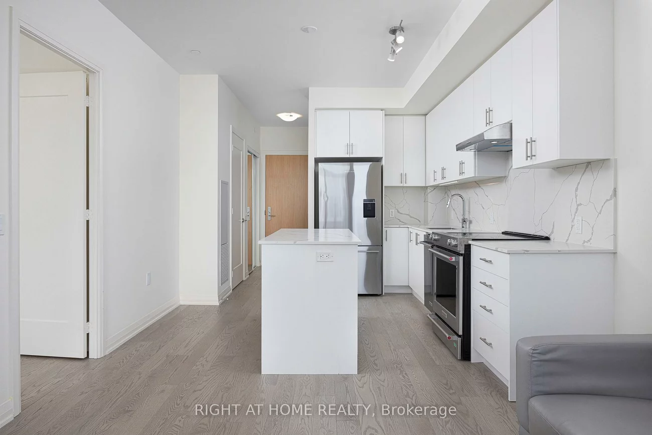 8960, Jane, Vellore Village, Vaughan