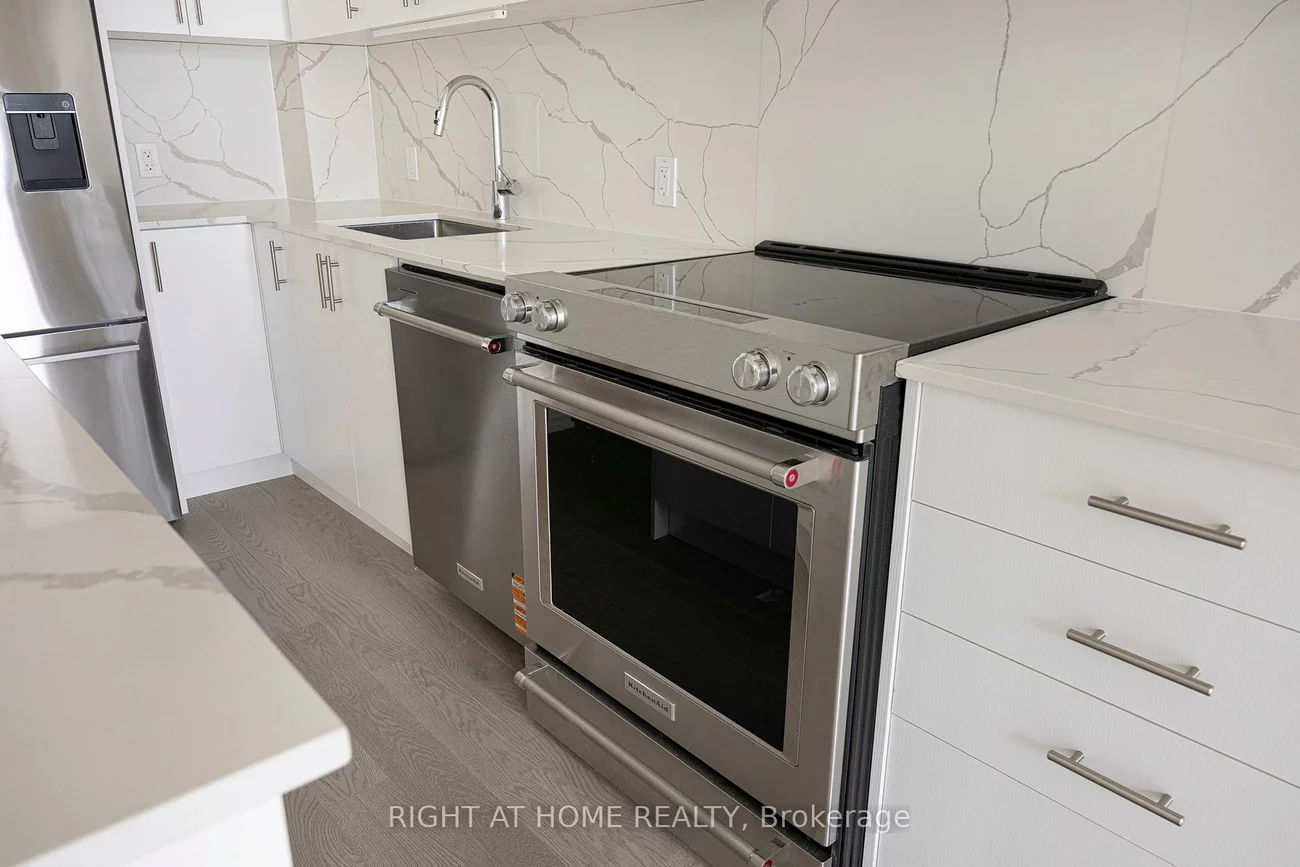 8960, Jane, Vellore Village, Vaughan