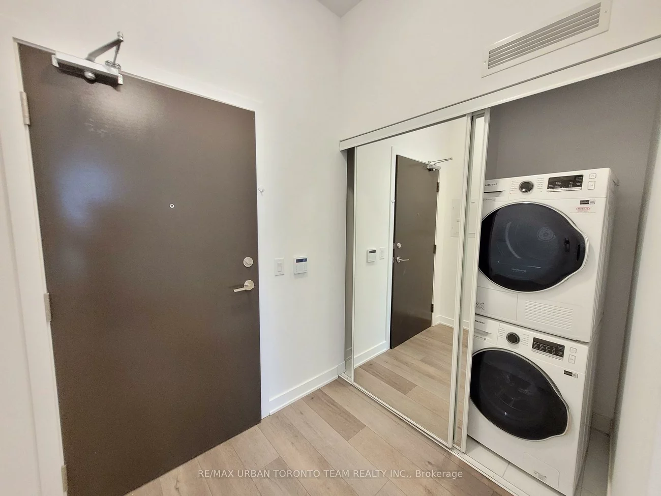 38, Honeycrisp, Vaughan Corporate Centre, Vaughan