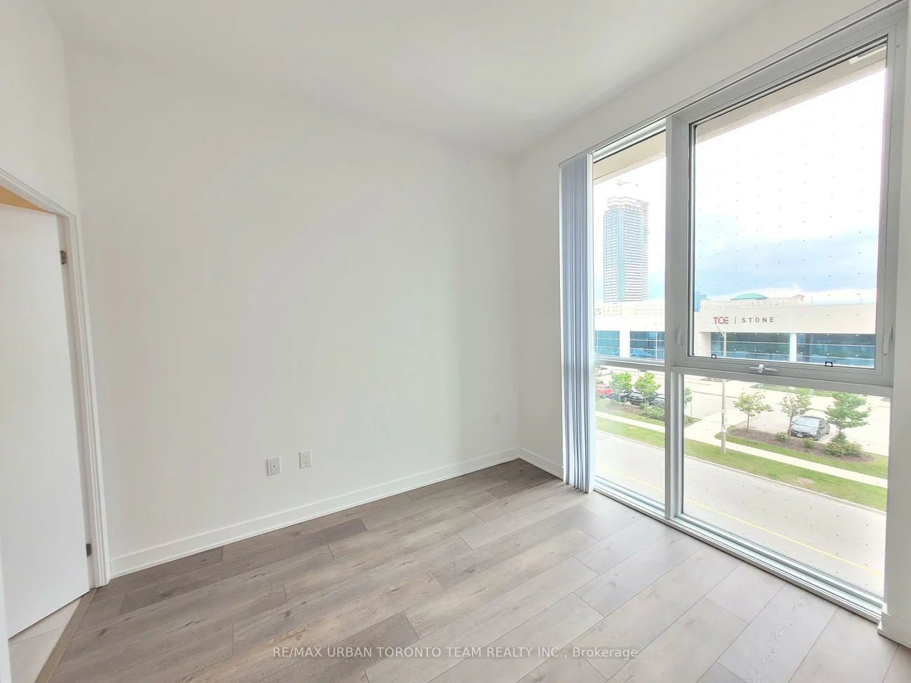 38, Honeycrisp, Vaughan Corporate Centre, Vaughan