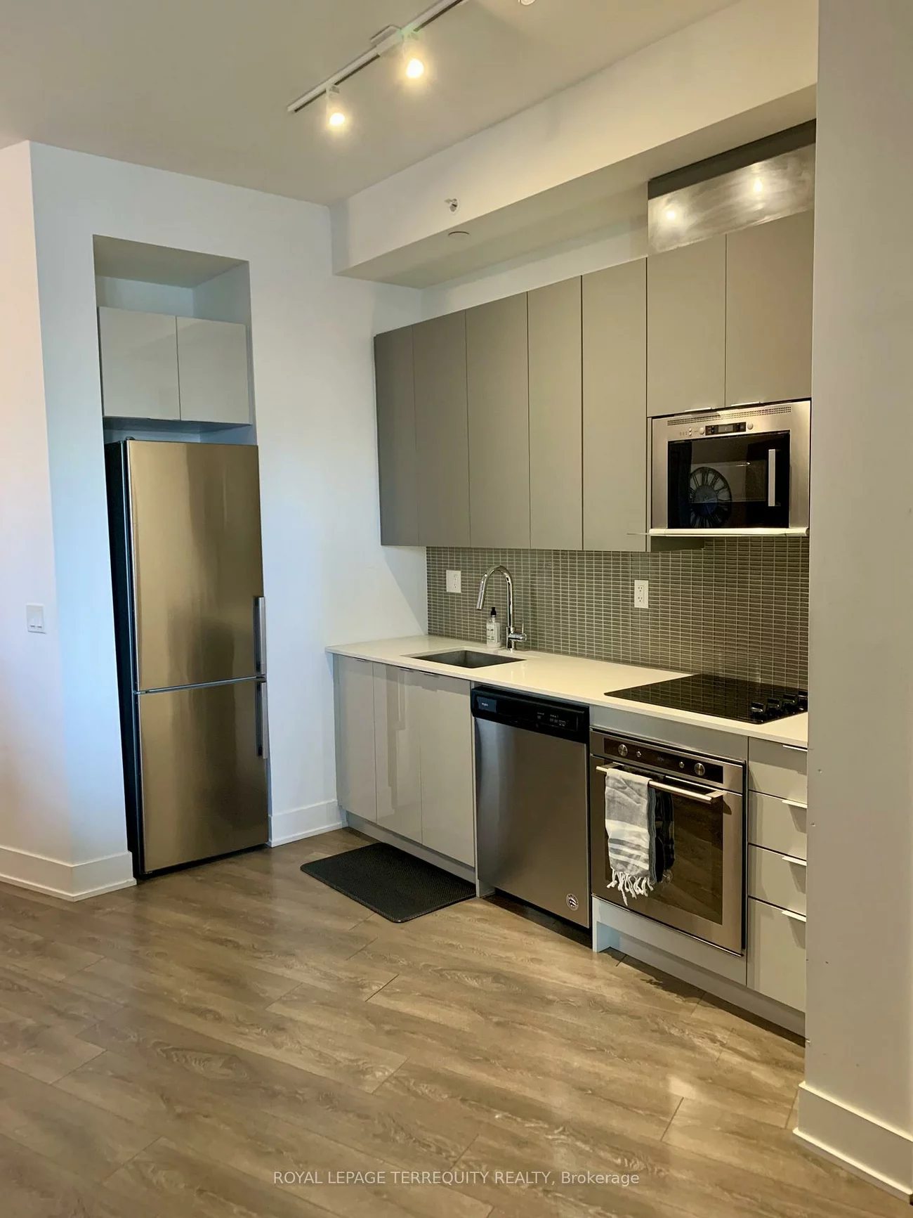 2908, Highway 7, Concord, Vaughan