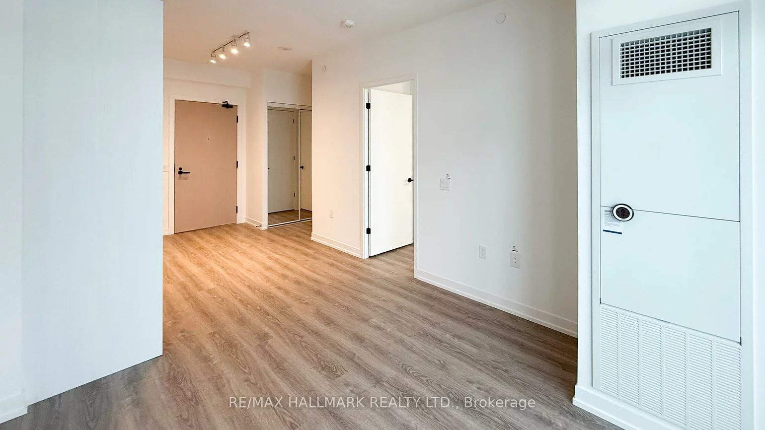 8, Interchange, Vaughan Corporate Centre, Vaughan