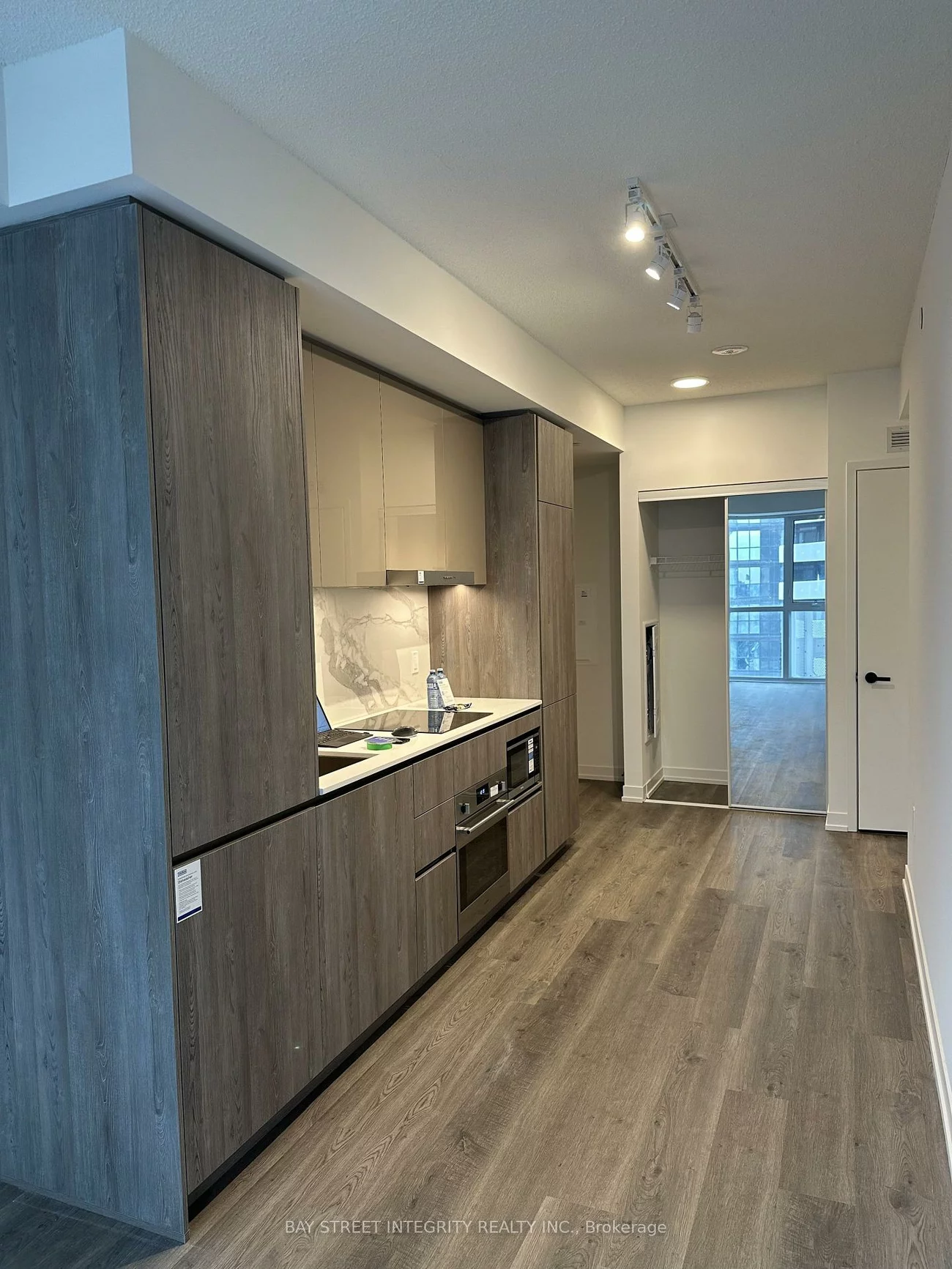 8, Interchange, Vaughan Corporate Centre, Vaughan