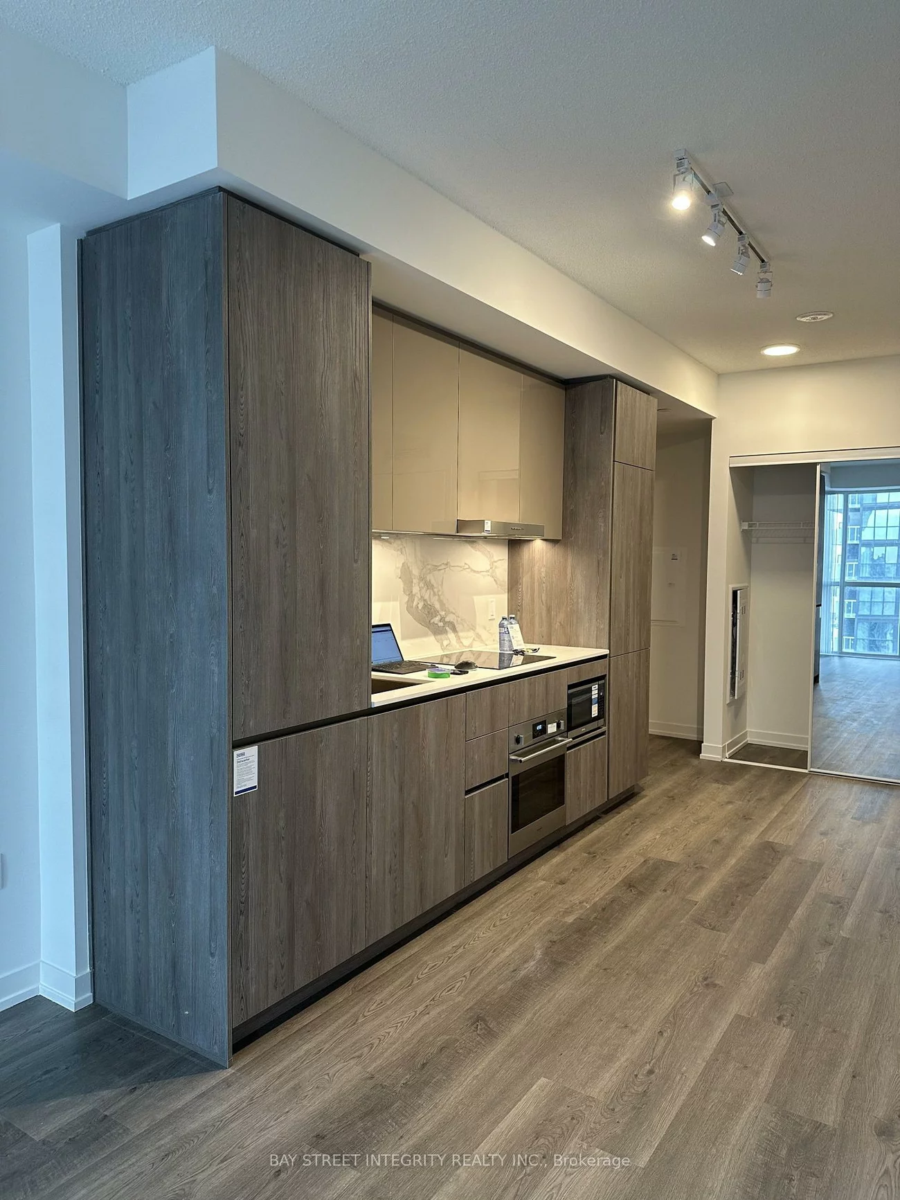 8, Interchange, Vaughan Corporate Centre, Vaughan