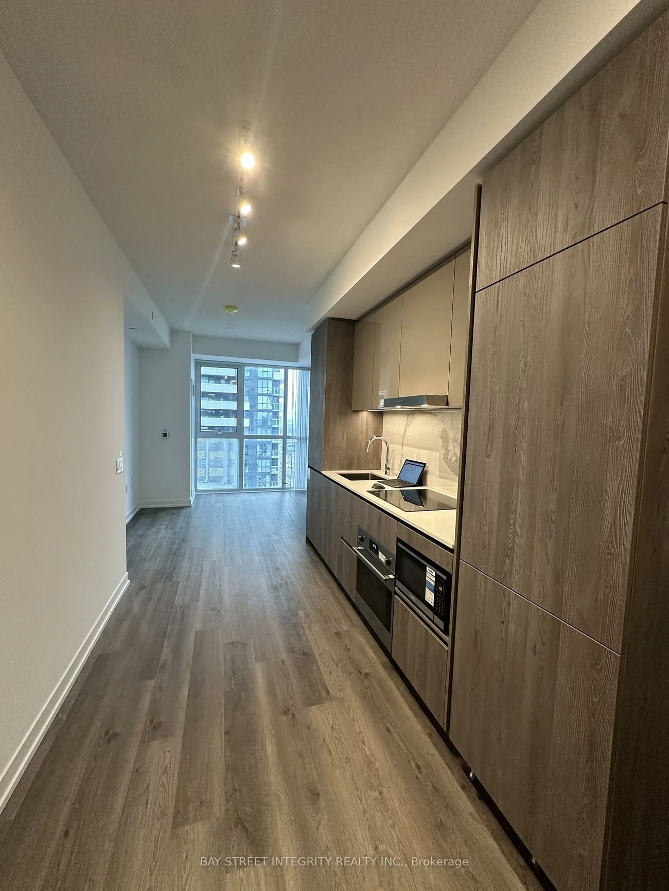 8, Interchange, Vaughan Corporate Centre, Vaughan