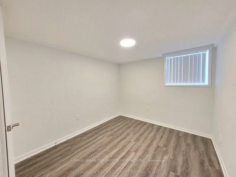 151, Honeycrisp, Vaughan Corporate Centre, Vaughan