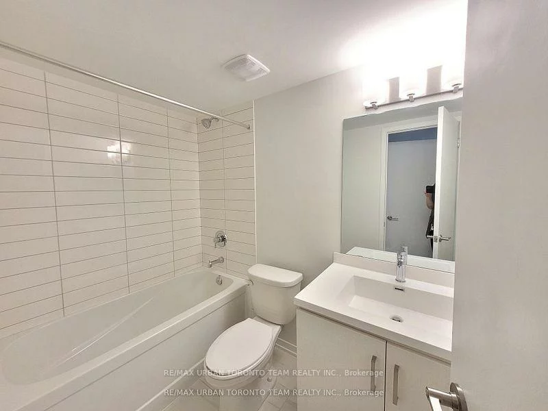 151, Honeycrisp, Vaughan Corporate Centre, Vaughan