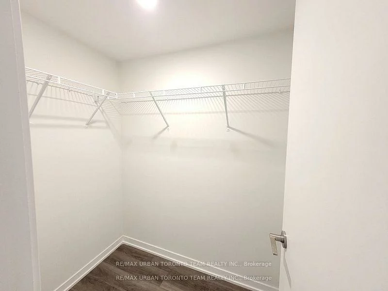 151, Honeycrisp, Vaughan Corporate Centre, Vaughan