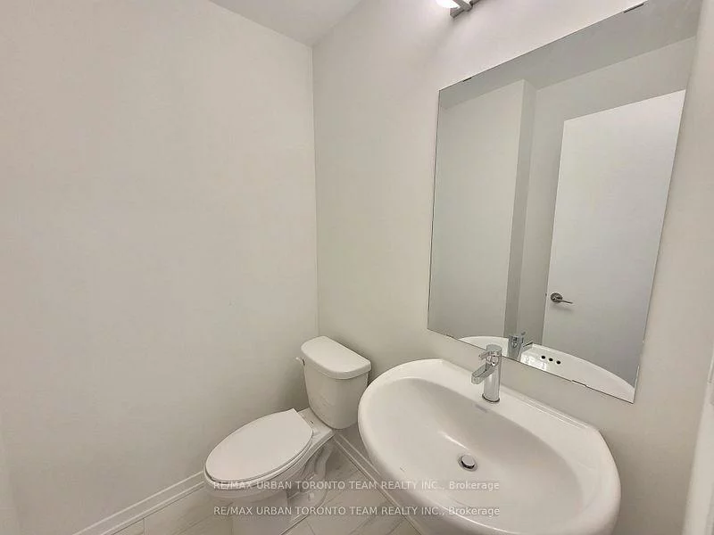 151, Honeycrisp, Vaughan Corporate Centre, Vaughan