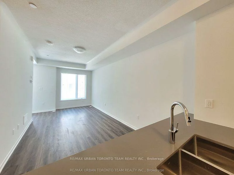 151, Honeycrisp, Vaughan Corporate Centre, Vaughan