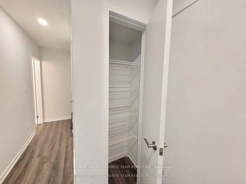 151, Honeycrisp, Vaughan Corporate Centre, Vaughan