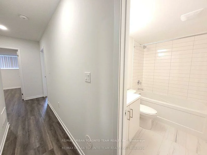 151, Honeycrisp, Vaughan Corporate Centre, Vaughan