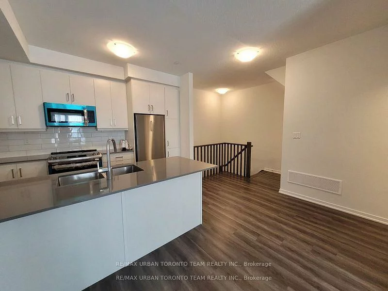 151, Honeycrisp, Vaughan Corporate Centre, Vaughan