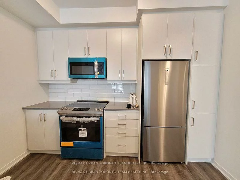 151, Honeycrisp, Vaughan Corporate Centre, Vaughan