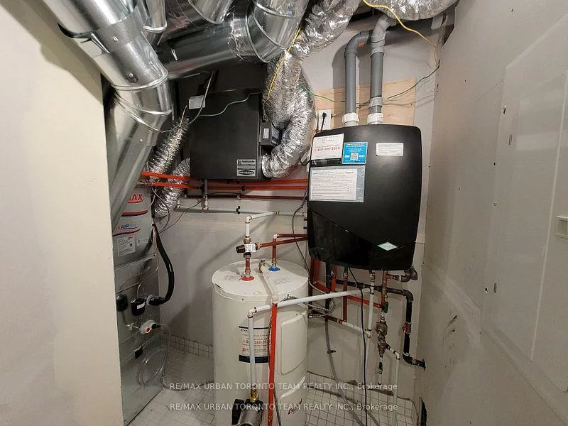 151, Honeycrisp, Vaughan Corporate Centre, Vaughan