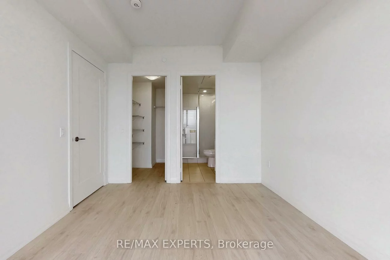 8960, Jane, Vellore Village, Vaughan