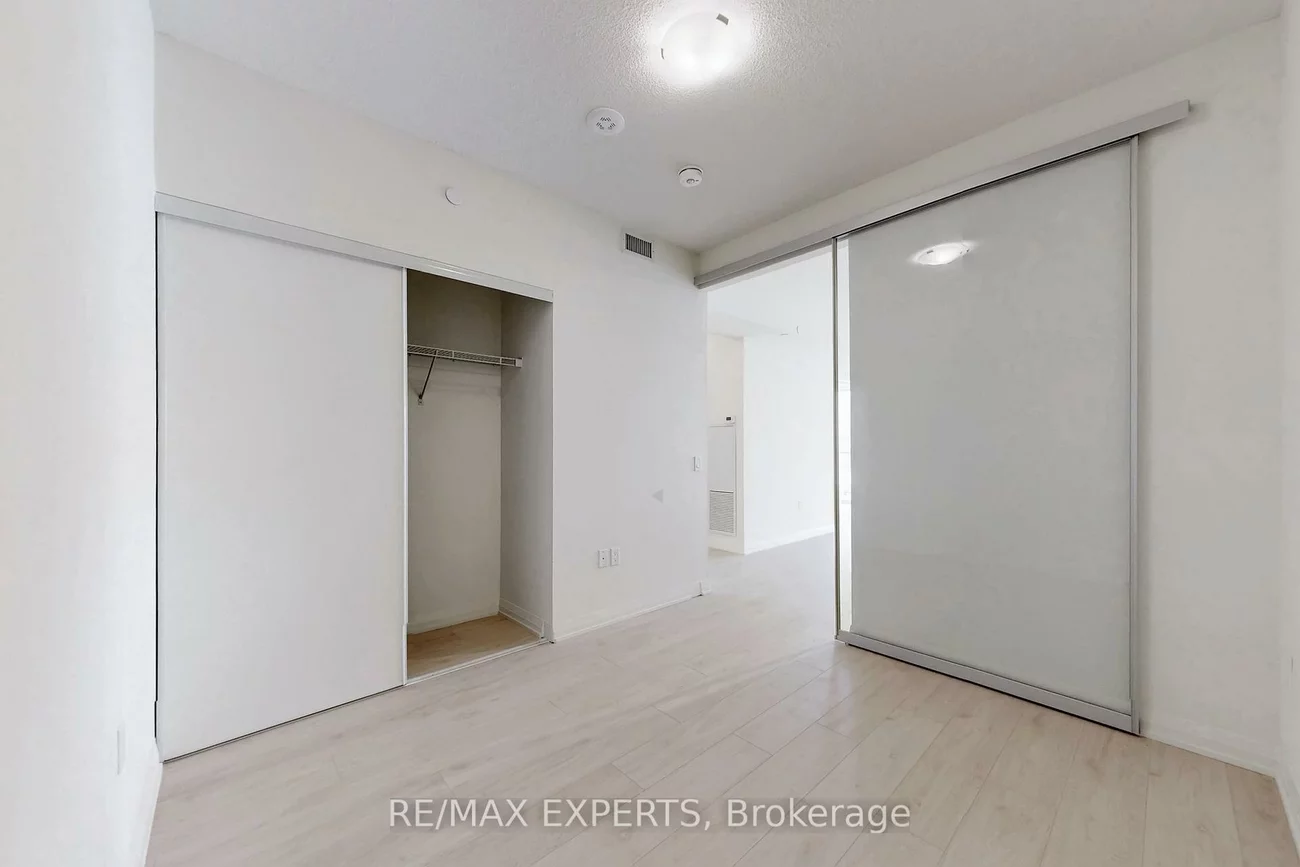 8960, Jane, Vellore Village, Vaughan