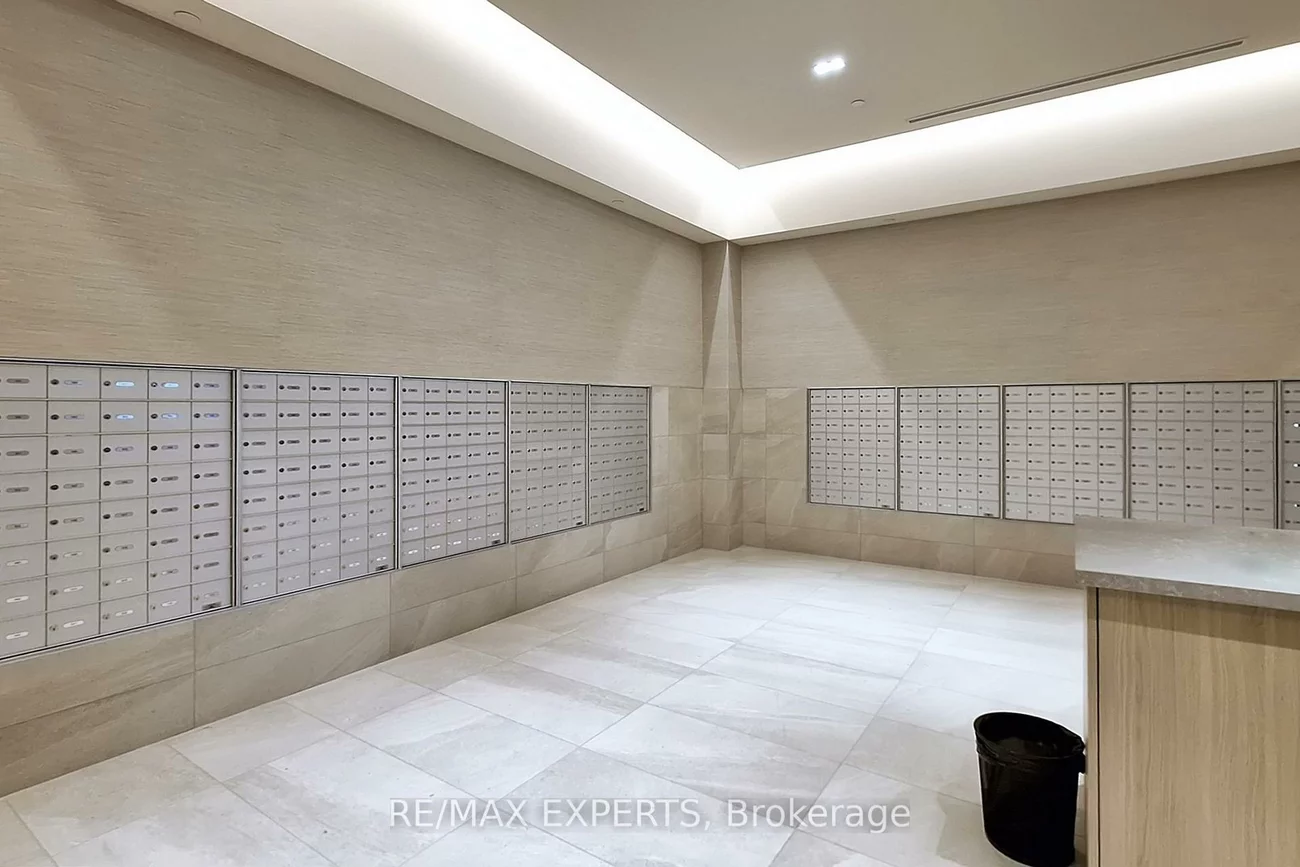 8960, Jane, Vellore Village, Vaughan