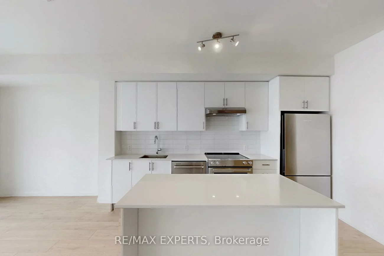 8960, Jane, Vellore Village, Vaughan