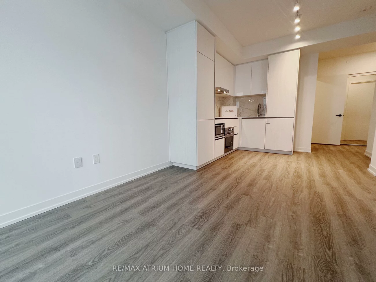 8, Interchange, Vaughan Corporate Centre, Vaughan