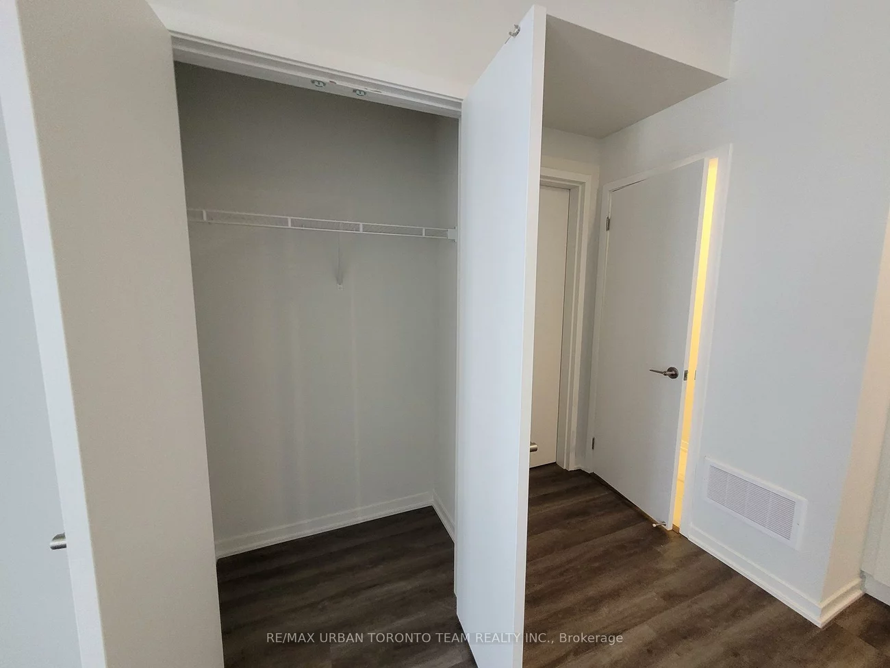 131, Honeycrisp, Vaughan Corporate Centre, Vaughan