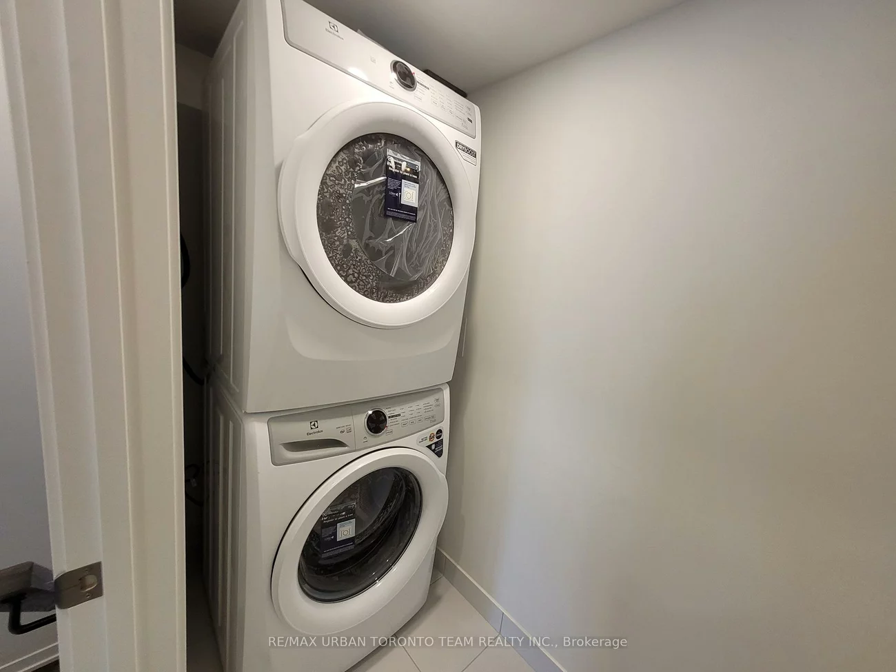 131, Honeycrisp, Vaughan Corporate Centre, Vaughan