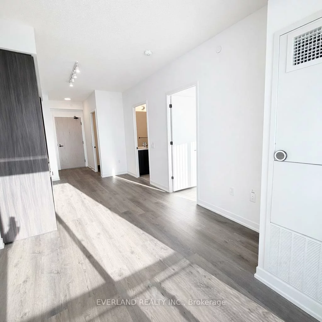 8, INTERCHANGE, Vaughan Corporate Centre, Vaughan