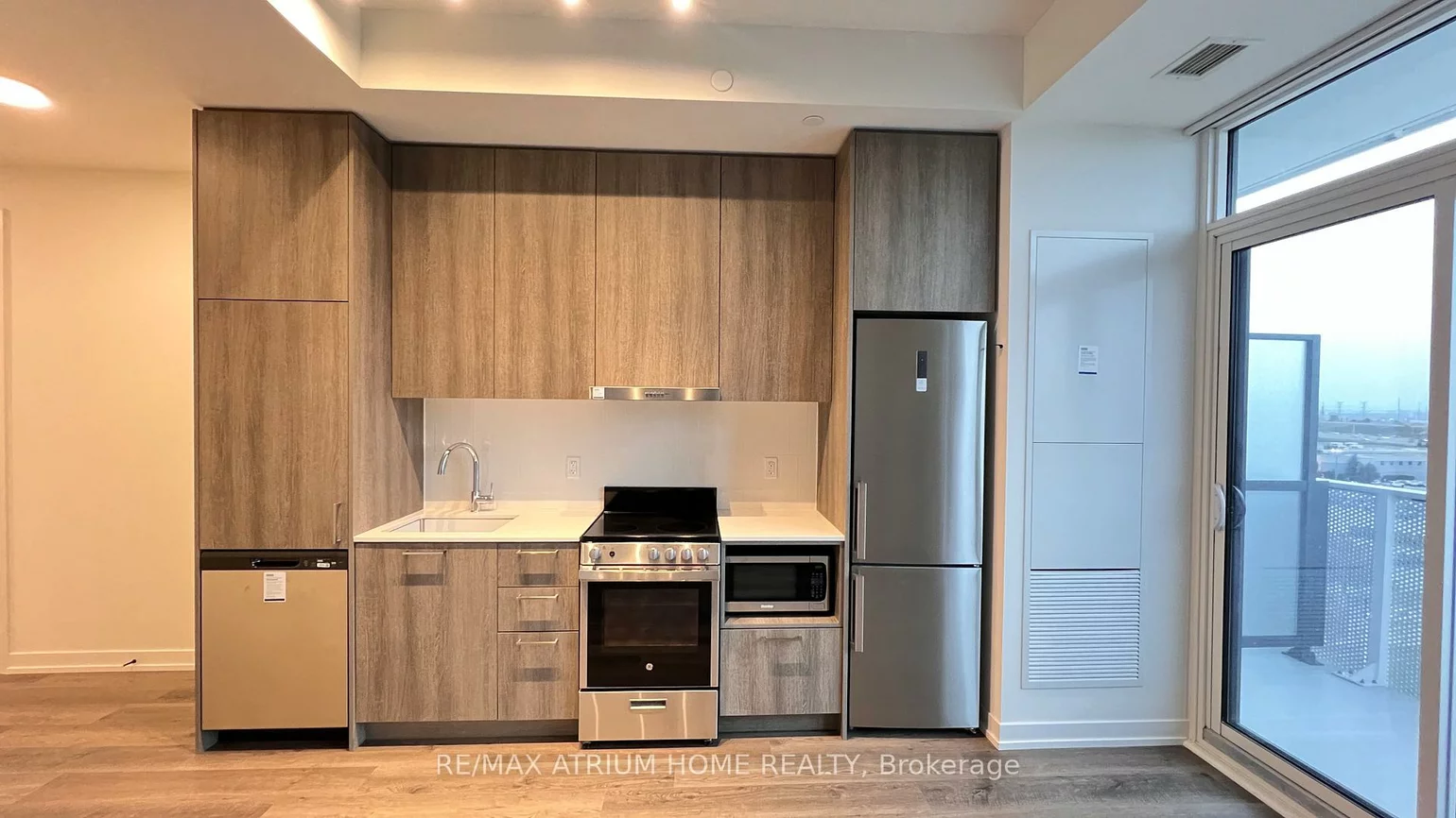 195, Commerce, Vaughan Corporate Centre, Vaughan