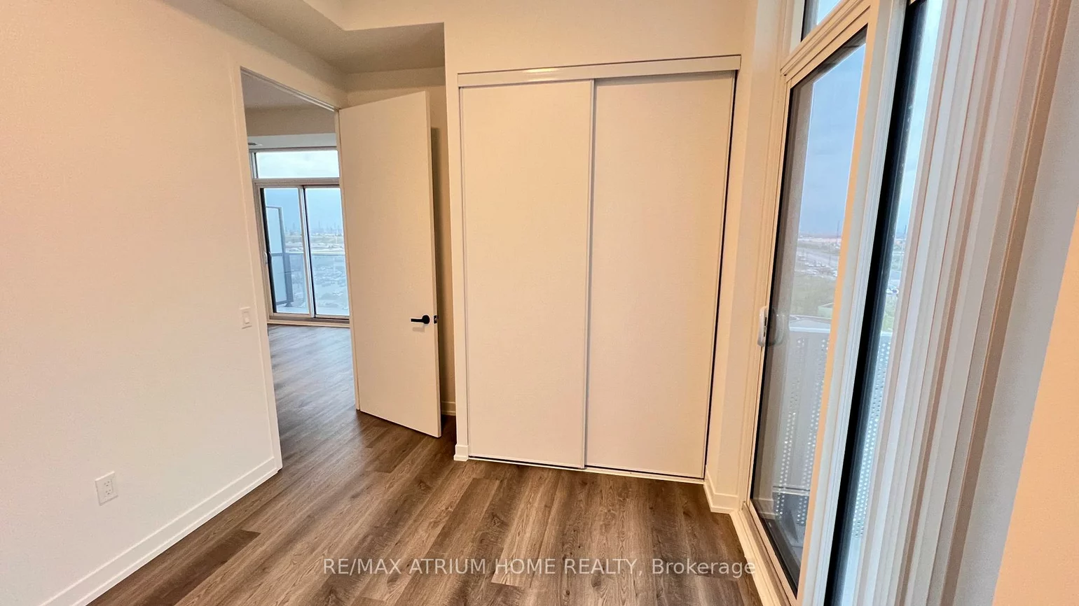 195, Commerce, Vaughan Corporate Centre, Vaughan