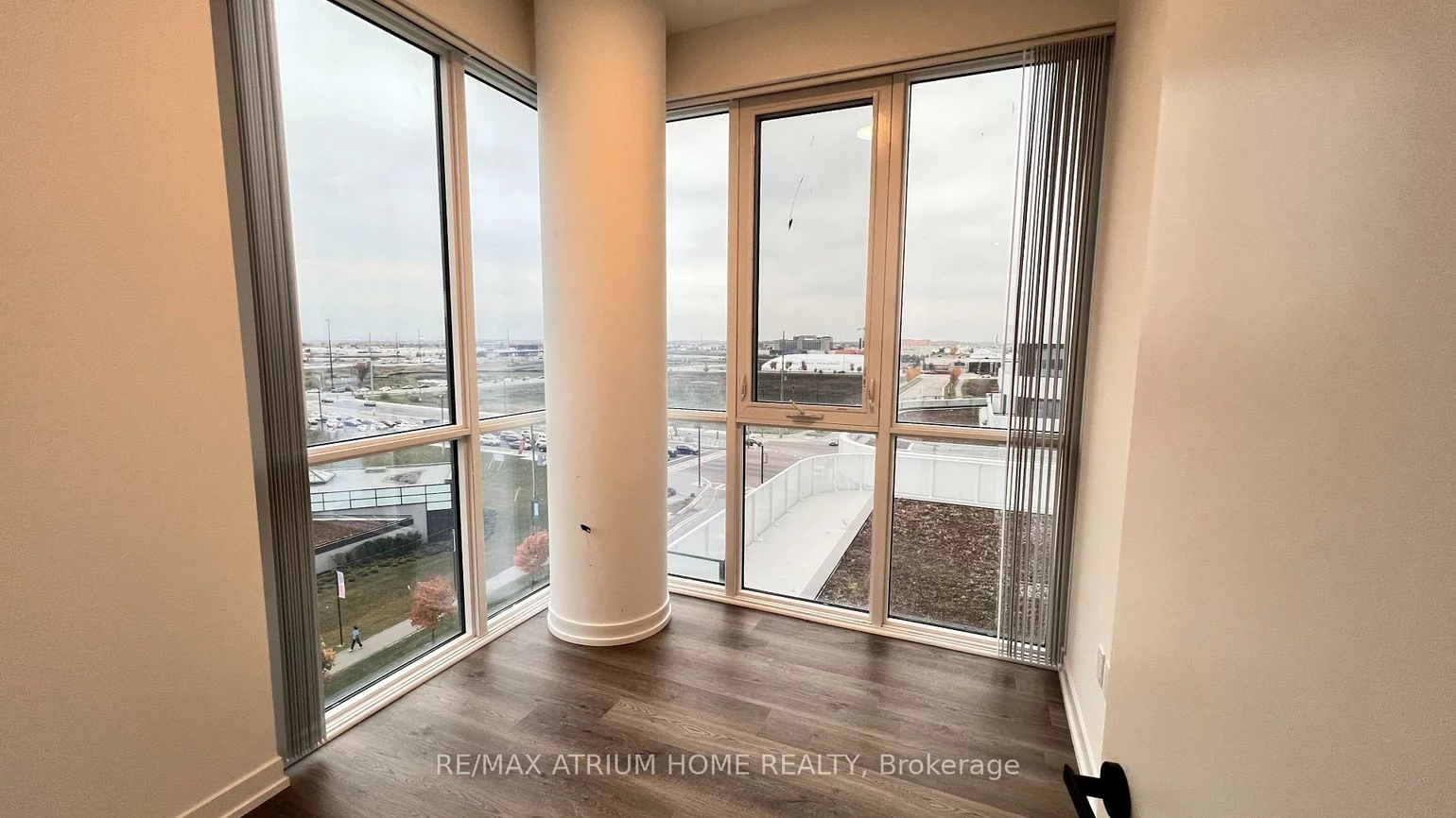 195, Commerce, Vaughan Corporate Centre, Vaughan