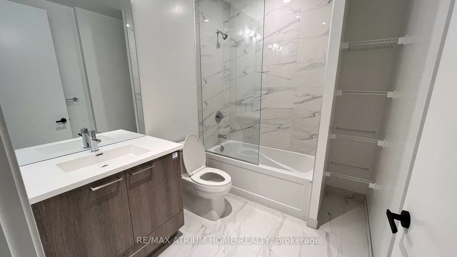 195, Commerce, Vaughan Corporate Centre, Vaughan