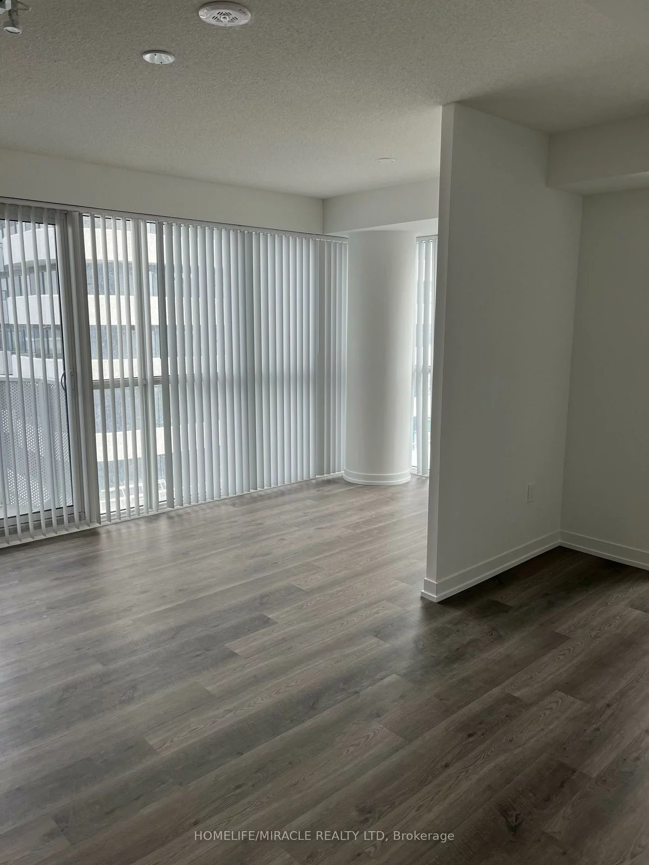 195, Commerce, Vaughan Corporate Centre, Vaughan