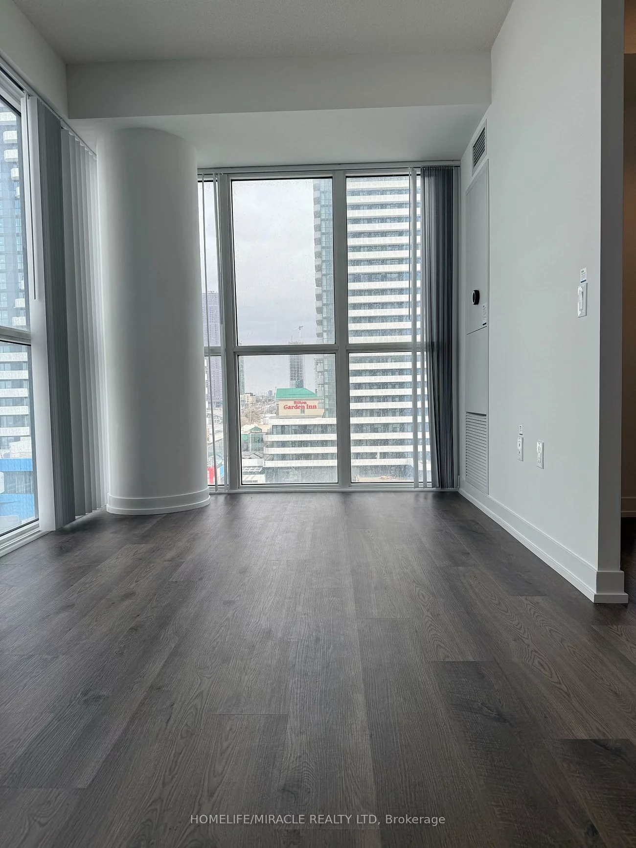 195, Commerce, Vaughan Corporate Centre, Vaughan