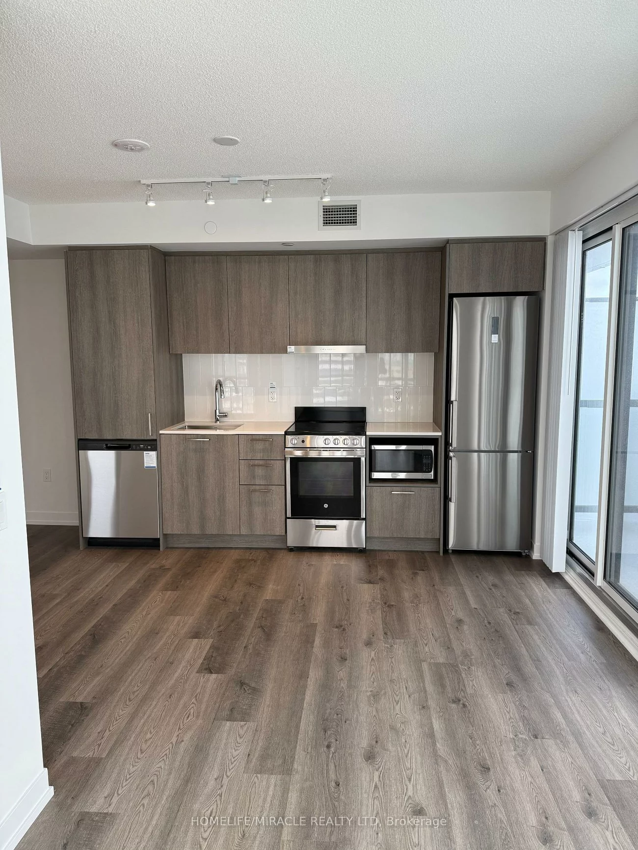 195, Commerce, Vaughan Corporate Centre, Vaughan