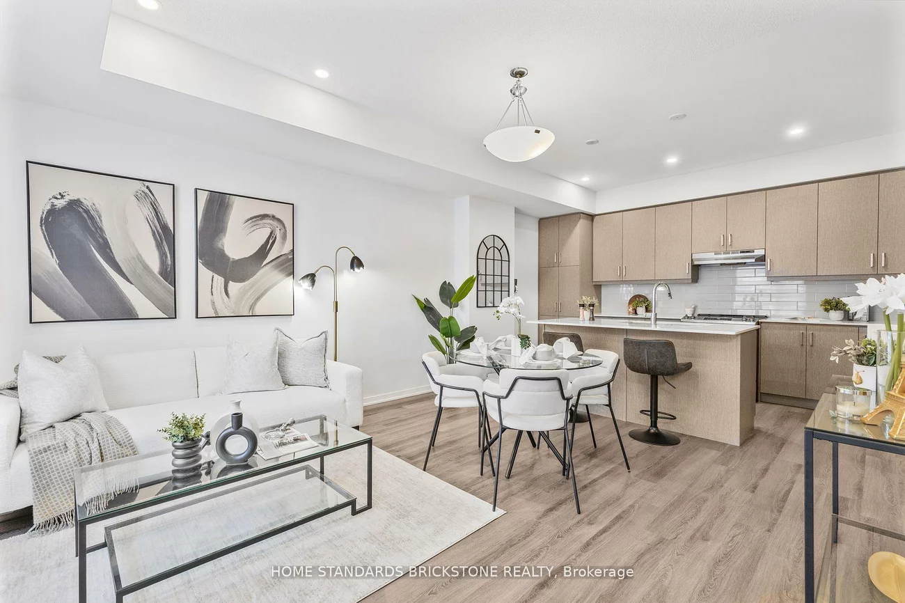 90, Honeycrisp, Vaughan Corporate Centre, Vaughan