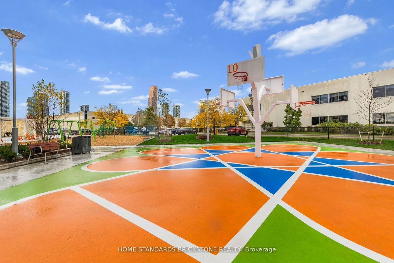 90, Honeycrisp, Vaughan Corporate Centre, Vaughan