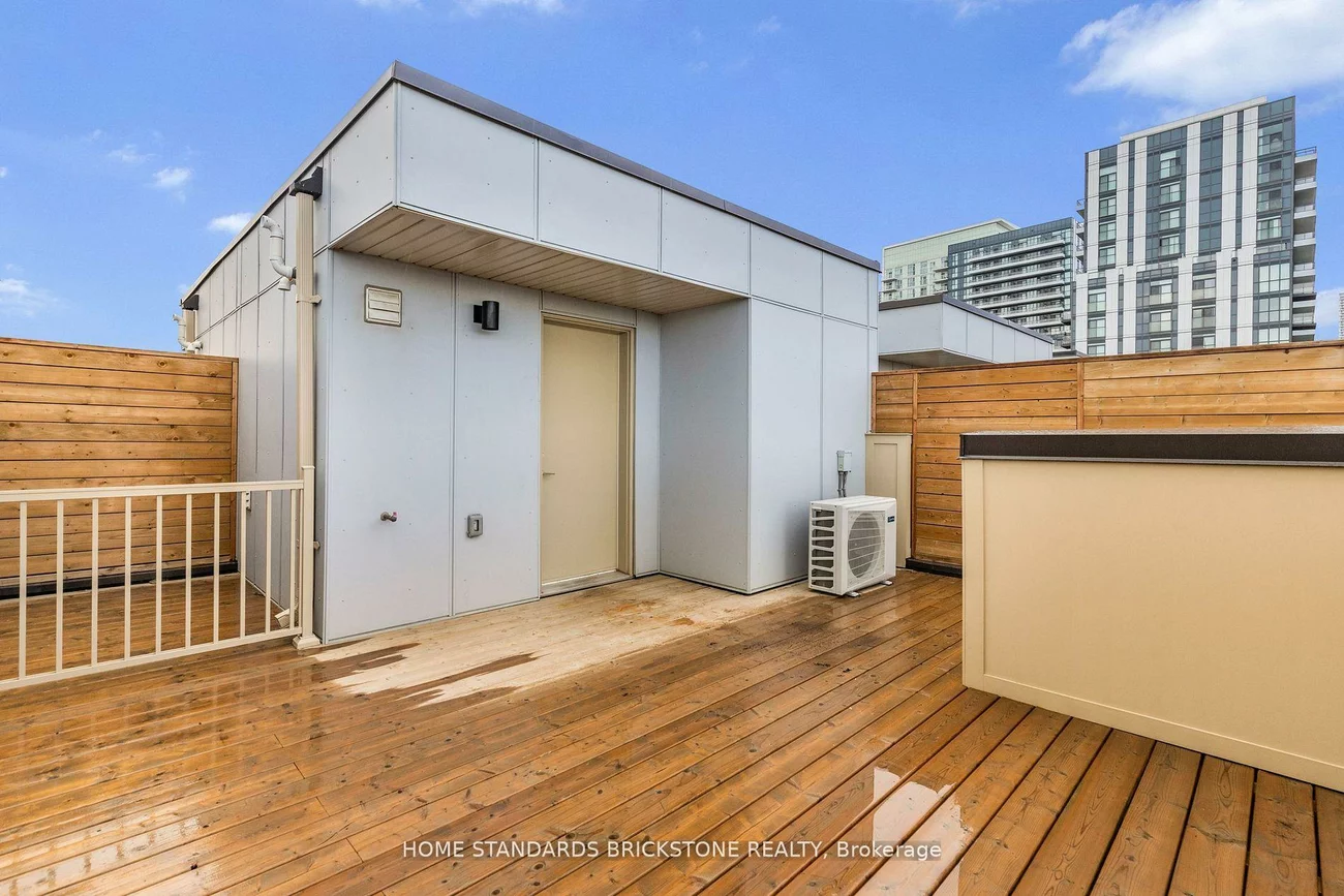 90, Honeycrisp, Vaughan Corporate Centre, Vaughan