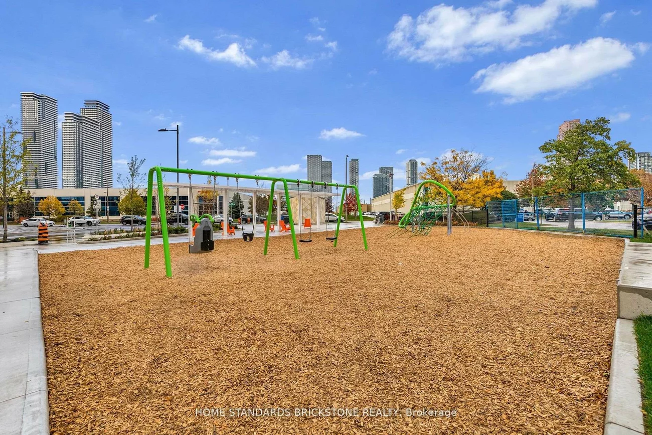 90, Honeycrisp, Vaughan Corporate Centre, Vaughan