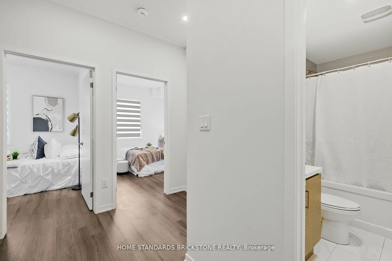 90, Honeycrisp, Vaughan Corporate Centre, Vaughan