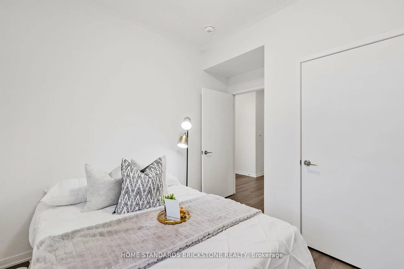 90, Honeycrisp, Vaughan Corporate Centre, Vaughan