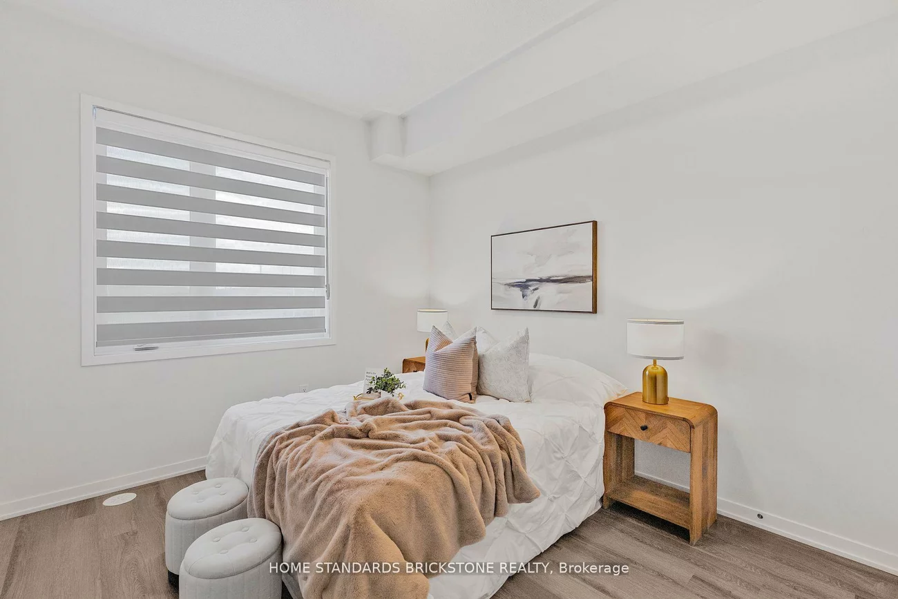 90, Honeycrisp, Vaughan Corporate Centre, Vaughan